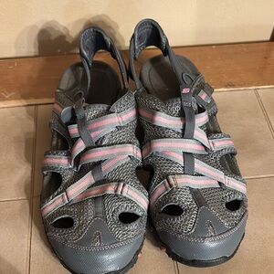Skechers Gray and Pink Strappy Sandals 9‎